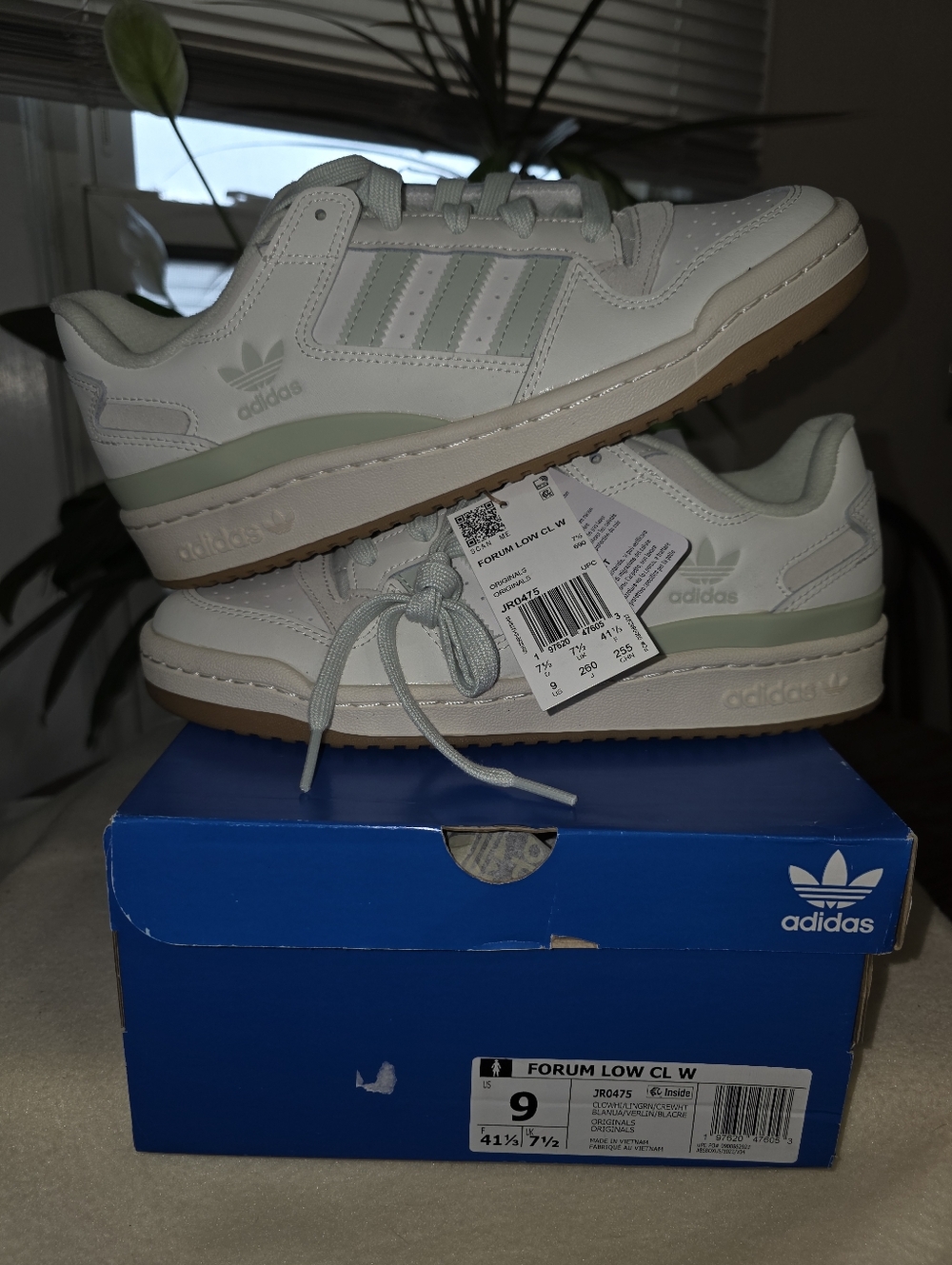 🌟🌟adidas Forum Low CL W Sneakers - White with Light Green Accents🌟🌟